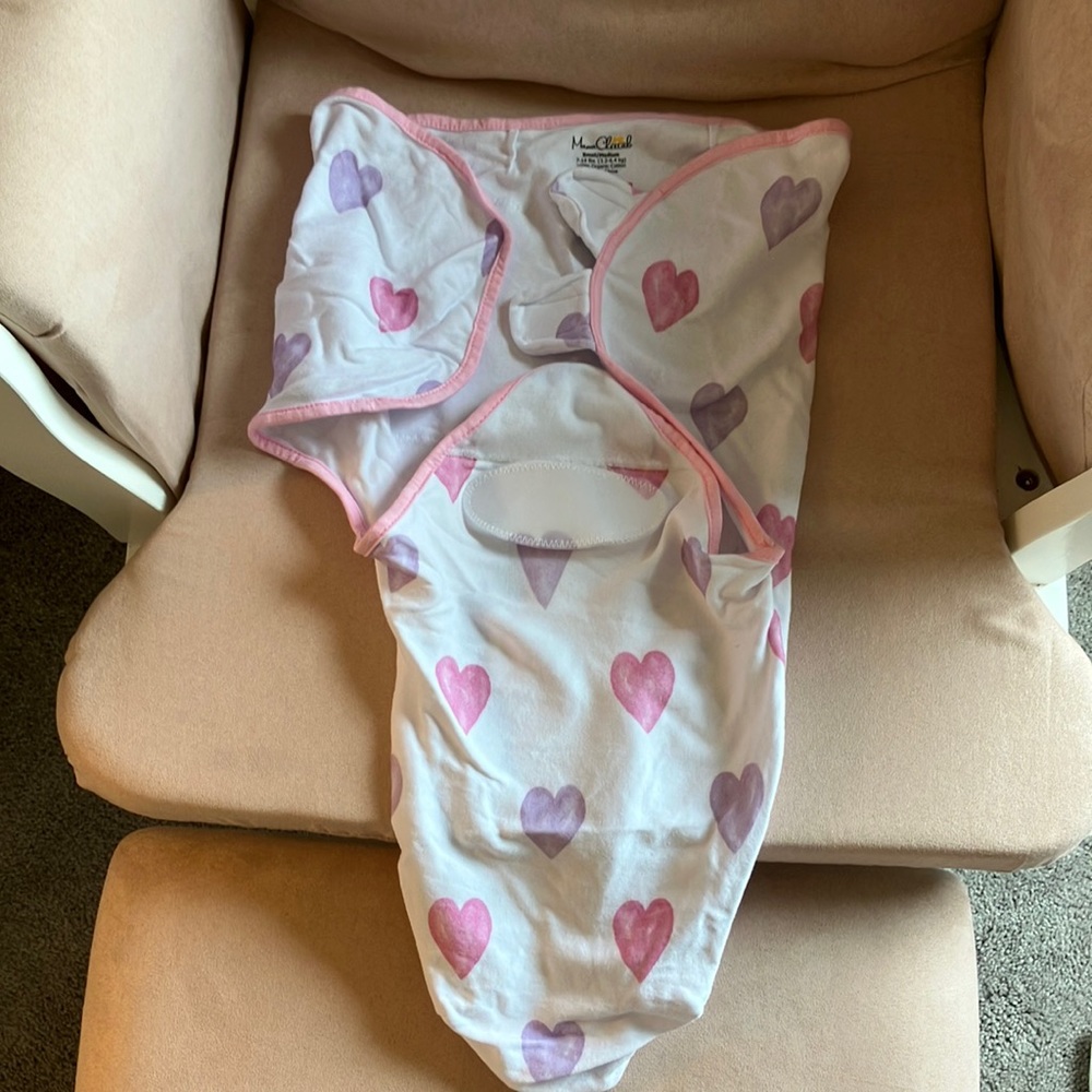 Mama Cheetah Velcro Swaddle. •worn only once •great condition